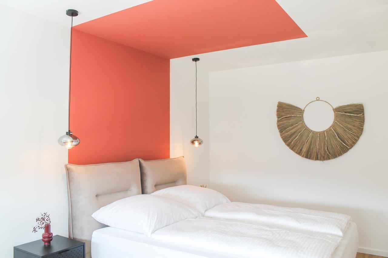 African-Style Apartment - Stadtnah, Parkplatz, E-Ladestation Fuer Auto & Fahrraeder, Gitterbox Fuer Fahrraeder, Fitnessstudio โคเบลนซ์ ภายนอก รูปภาพ